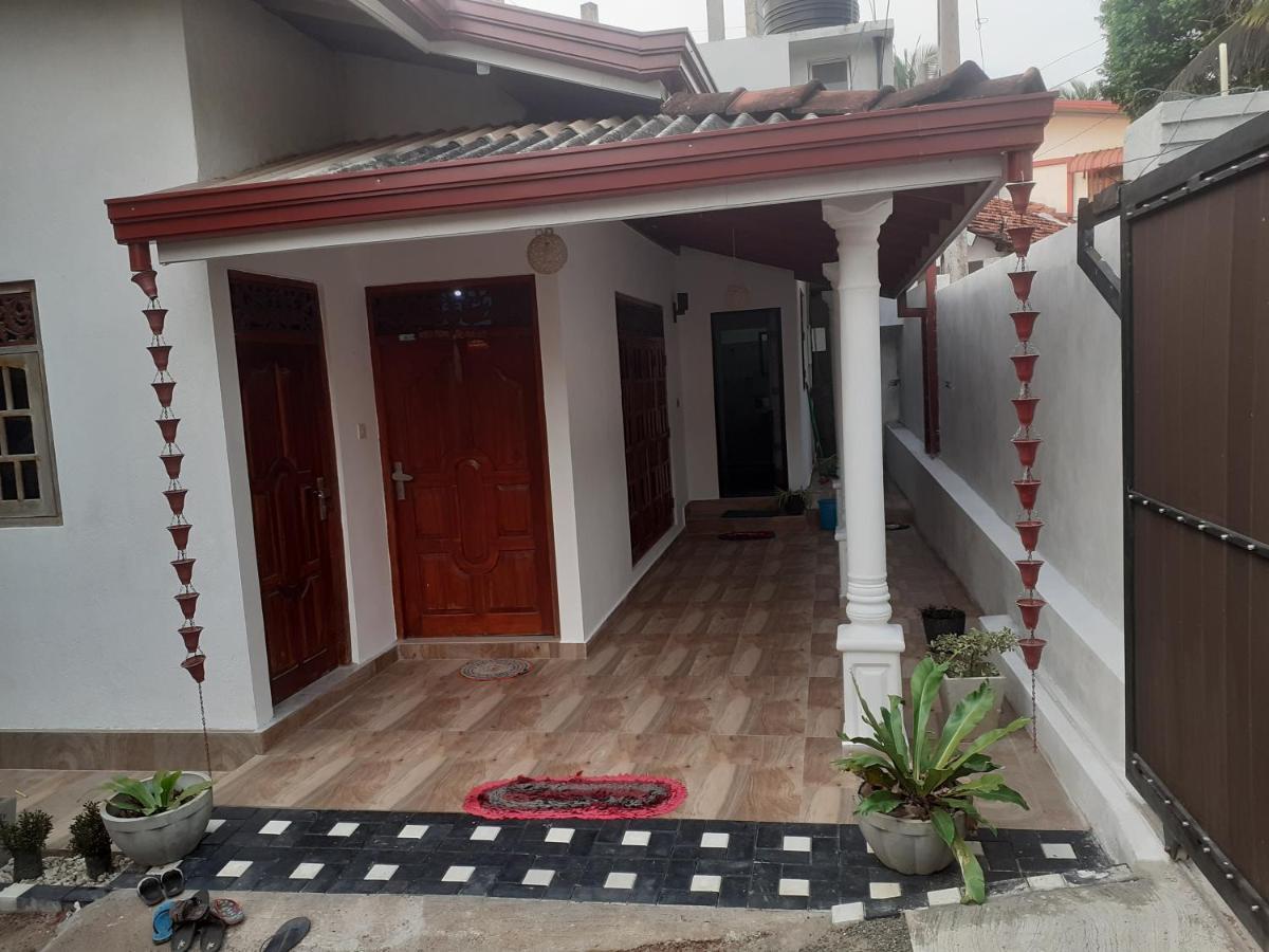 Bisandu Guesthouse มิริสซา ภายนอก รูปภาพ