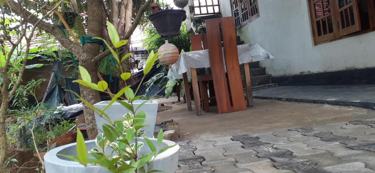 Bisandu Guesthouse มิริสซา ภายนอก รูปภาพ